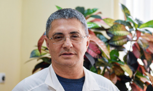 Становится мишенью: врач Мясников назвал популярный препарат, способный погубить печень